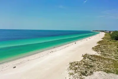 Image de Pool, Bikes & Bbq Included! 2min to Beach