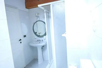 Image de Two-Bedroom Penthouse Apartment with Balcony