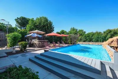 Image de 3br w\/Pool |Jacuzzi |Bbq|Fire Pit |King Bed