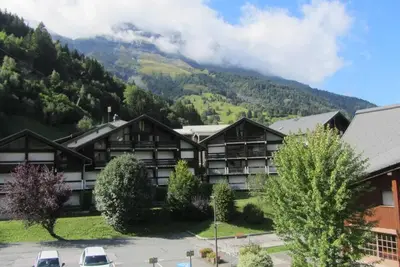 Image de À 200m des pistes de ski, 2ème étage, vue montagne, balcon, parking, télévision, casier à ski, 23m²