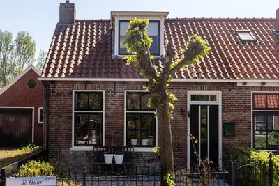 Image de Atmospheric Wadden Houses Located Next to Each Other Near the Wadden Sea