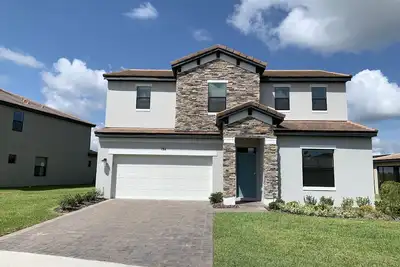 Image de 4 bed lakeside villa with private  pool set in exclusive gated community