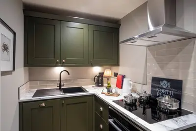 6 The Garden Flat, luxury double bed