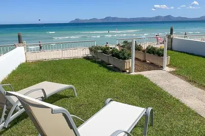 Image de Apartment Sirra on the sandy beach, Alcudia - terrace & direct beach access, scan Qr code in one of the first pictures