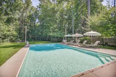 Image de Private Virginia Beach Escape w/ Pool & Fire Pit!