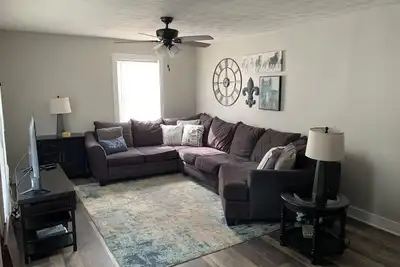 Image de Charming renovated 3-bedroom house walking distance to downtown Elizabethtown.