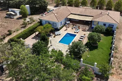 Image de Cozy country hotel to relax surrounded by vineyards (pets allowed)
