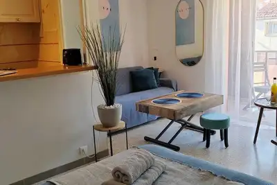 Image de Beau studio Bandol, rue piétonne, 1min des plages, Clim