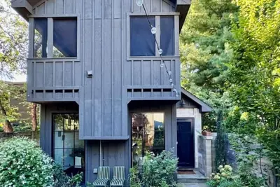 Modern designer home w/ courtyard\n\n