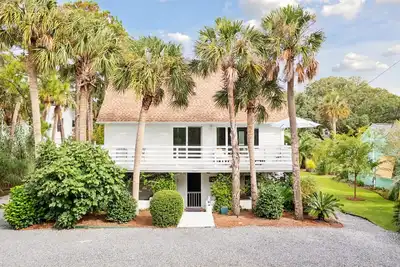 Image de Upper Level of Duplex-Short Walk to Beach & Washout (Prime Surfing Spot)