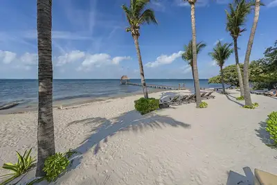 Image de 3br Oceanfront Condo in Sac Bajo