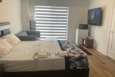 Image de Charming suite in a townhome.