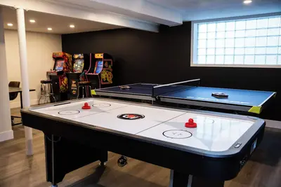 Image de Charming House: Game room, Cinema, 5min to Airpt/Easton mall, 12 min Osu/New Alb