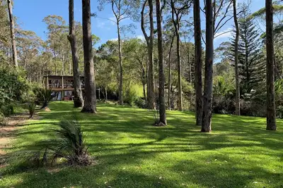 Image de Beachgum: a cozy cabin on a wooded acre of beachfront with its own tennis court.