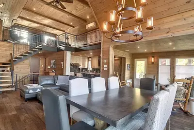 Image de Magnifique chalet sur bord de l'eau. Vrai havre de paix.