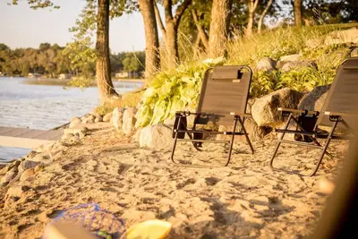 Image de Spacious Lakefront Cabin w Dock Arcade Pool Table