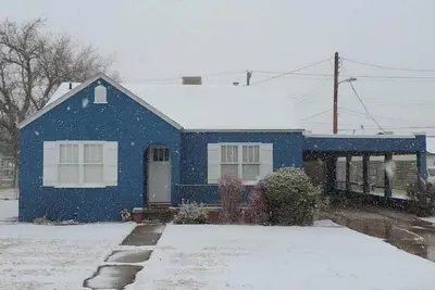 Image de Little Blue House - cozy & walkable to downtown