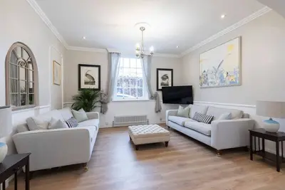 Image de Beautiful Four Bedroom Home