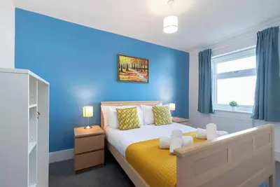 Image de Modern 3 Bed Cheltenham Home