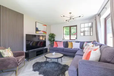 Image de Stunning Five Bed Detached Home