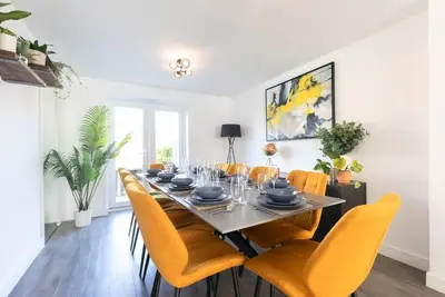 Image de Stunning 4 Bed 3 Bathroom Home