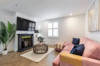 Image de Stylish Three Bedroom Period Home