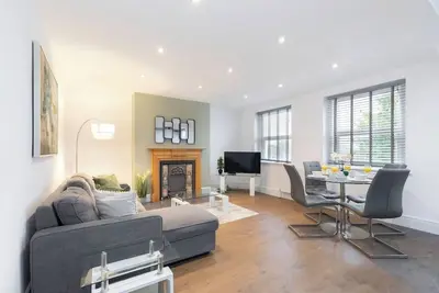 Image de 1-Bedroom Top Floor Apartment