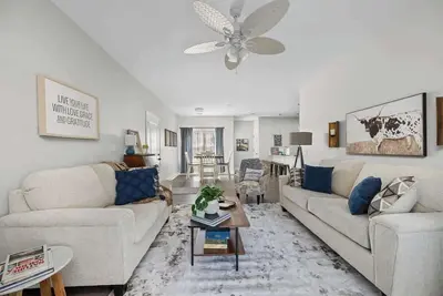 Image de Brand New 2 Bedroom Condo!
