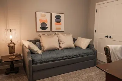 Image de 2 Bed house with Office and King Master Suite in Loves Park