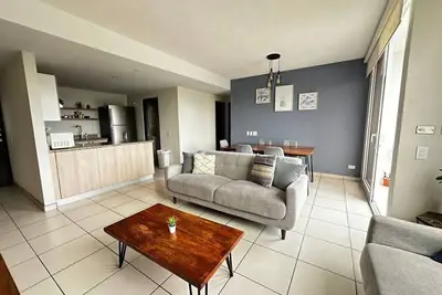 Image de [New! ] Modern & Upgraded Apartment with Rooftop Pool and 360 View in Escalon! \n\n