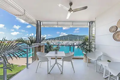Image de Airlie Breezes at the Boathouse