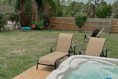 5 Minutes to the Beach in the Heart of Jupiter Charming 3 Bedroom House