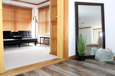 Image de Decompress in this Soothing Townhome