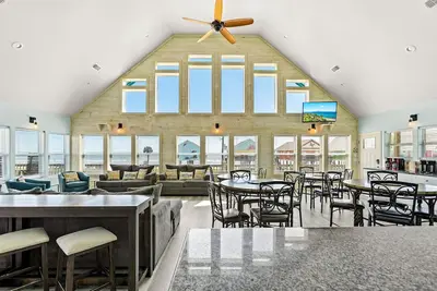 Image de 7br Beachfront | Playground, Bar & Gulf Views