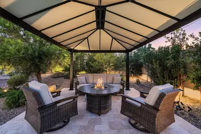 Image de Luxury Desert Oasis with Private Pool & Stunning Mountain Views.
