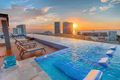 Image de Amazing Loft 1 block away from the beach and the best rooftop with sea view.