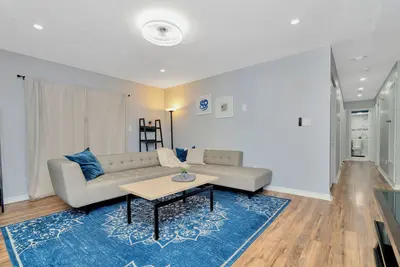 Image de Upscale Family Oasis: Serene Location ~ Pool ~ Parking \n