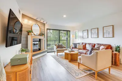 Image de Patio & Dillon Reservoir Views: Chic Frisco Condo!