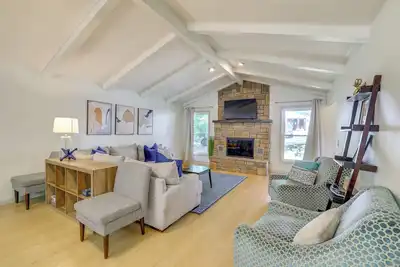 Image de Home w/ Trail Access & Fire Pit in Bella Vista!