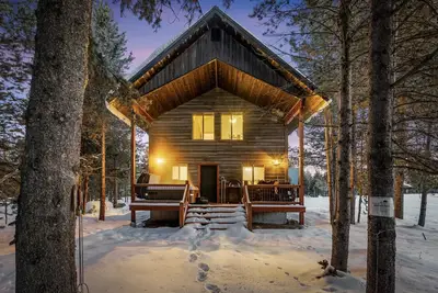 Image de Hot Tub! Cozy Cabin! Walk 2 the golf course!
