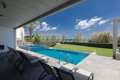 Image de Sea front Elegant villa Heated private Pool in Fig Tree Bay Protaras\n - 5 bedrm