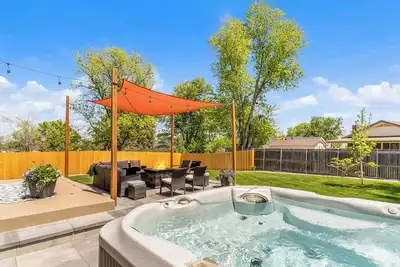 Image de Spacious Denver Retreat ~ 6br ~ Sleeps 16+ w/ Hot Tub