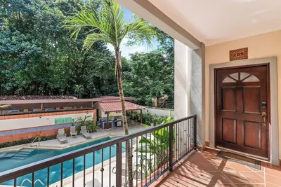 Image de 3-Bd Beauty with Pool Near Beach