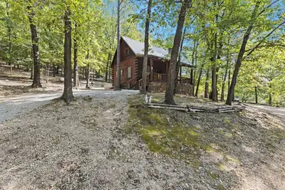 Image de Camp Allswell - Cozy Loft Cabin Getaway-Fireplace