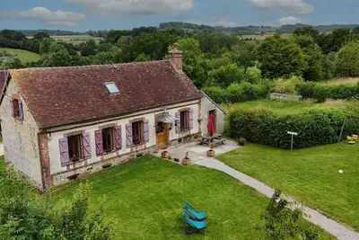 Image de Charmante longère avec grand jardin, cheminée, Wi-Fi et animaux, tout inclus près du Perche