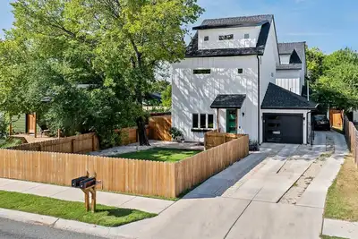 Image de Modern Eastside Getaway - Minutes to Downtown & Festivals