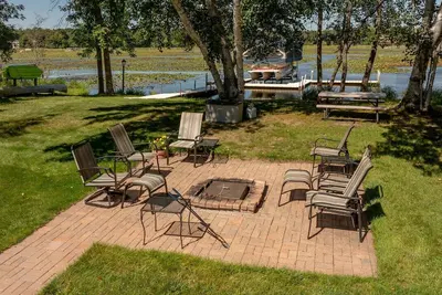 Image de Tons of Games, Great Yard, Protected Dock, Game Room, & More!
