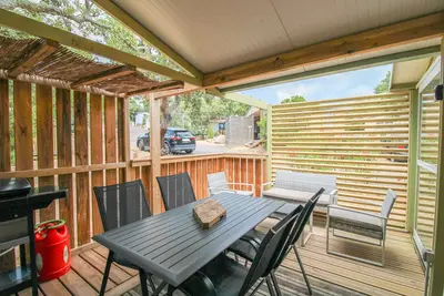 Image de Chalet 'Tout Confort 4min Plage' avec piscine partagée, terrasse privée et climatisation