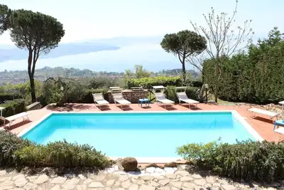 Image de Panoramic villa immersed in the green Umbrian countryside of Trasimeno lake view