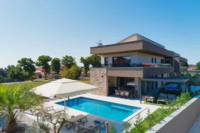 Image de Villa Bavigo for 8 people near Pula with wellness & children playground